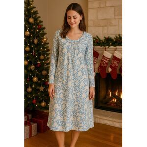 VS PINK Nightgown M White Blue Damask Prnt Lng Slve Fleece Cozycore Grandmacore